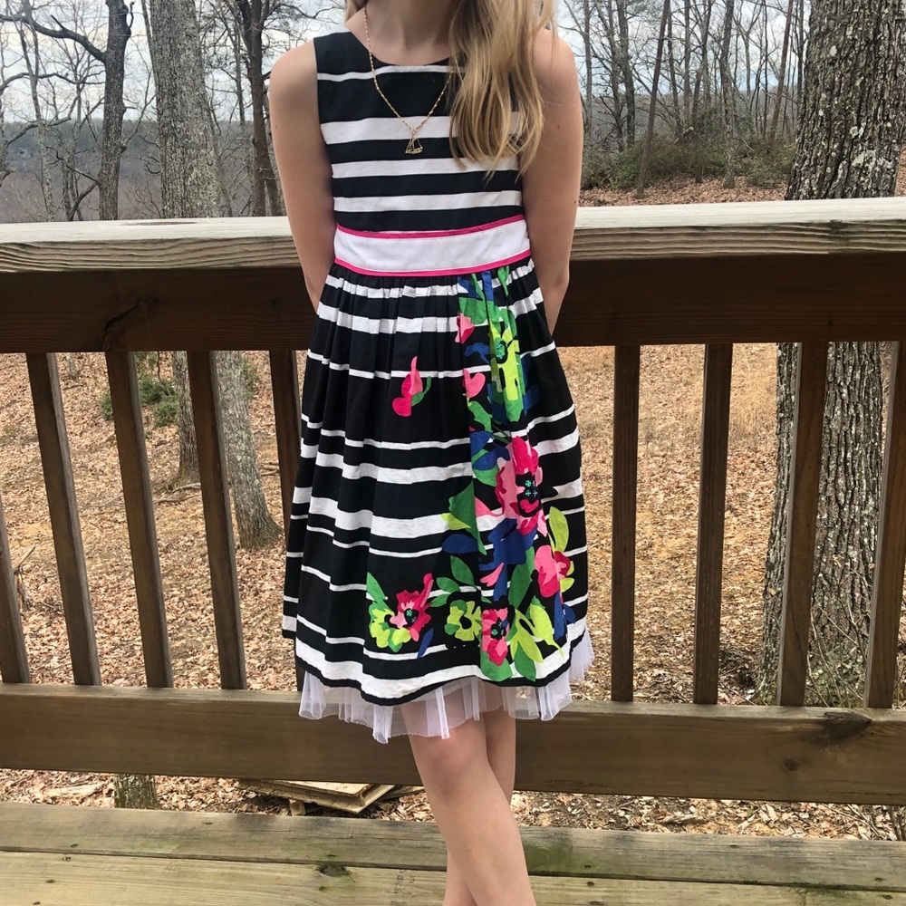 Adorable girls dress🌺